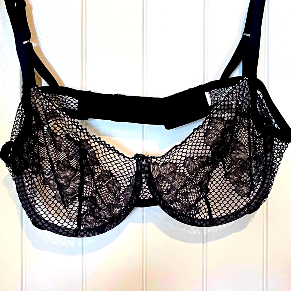 NWOT, New, neverworn, black lace/mesh underwire black bra. Size 36C. Wacoal